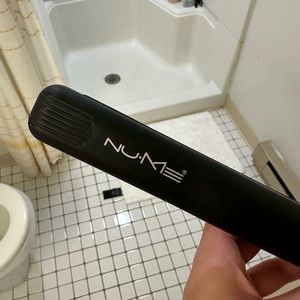 Nume hair straightener barely used